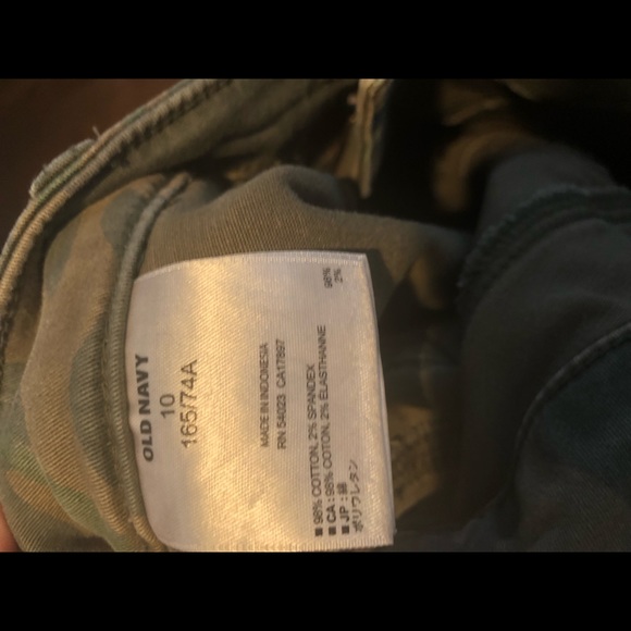 Old Navy Fatigue Capris - Picture 4 of 4